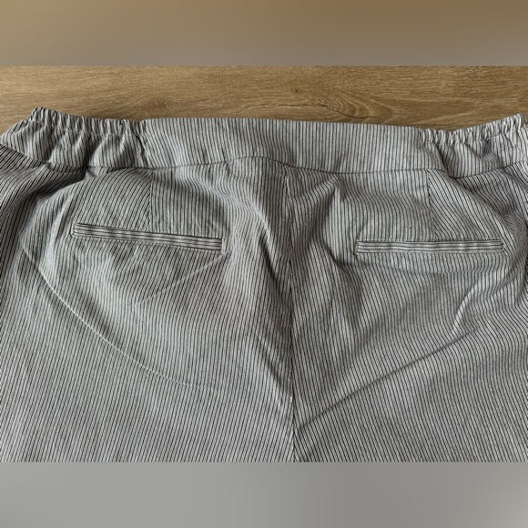 Talbots Woman Heritage Pant Womens 18W Blue White Stripe Cropped Straight Leg - Picture 7 of 8